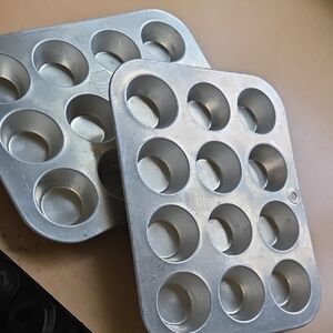 Silver Muffin Baking Trays (2)